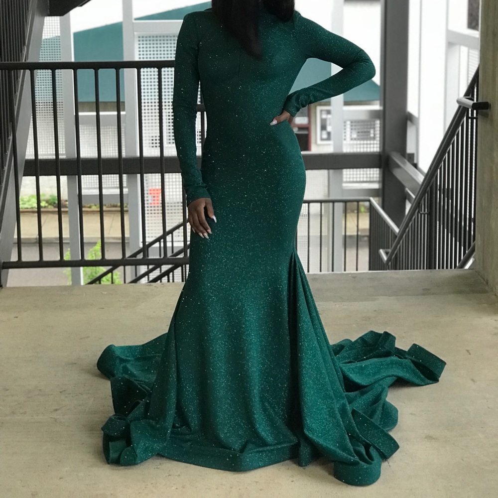 I am selling my Jovani prom dress. - Picture 3 of 8